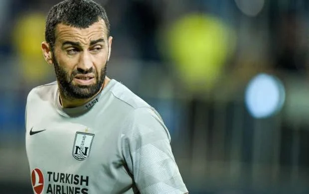 "Neftçi"nin qapıçısının burnu qırıldı 