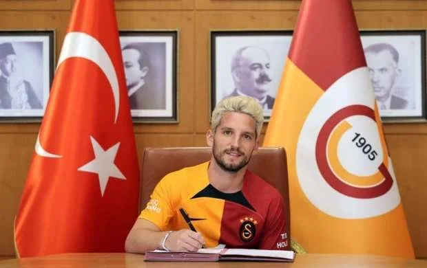 "Qalatasaray" iki ulduzun transferini açıqladı  