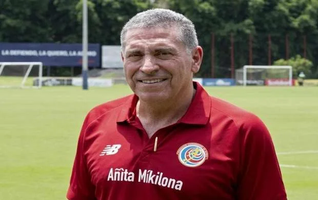 Luis Suares müqaviləsinin müddətini uzatdı 