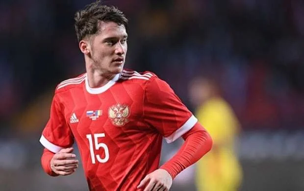 Rus futbolçunun Turin klubundakı qazancı açıqlandı 