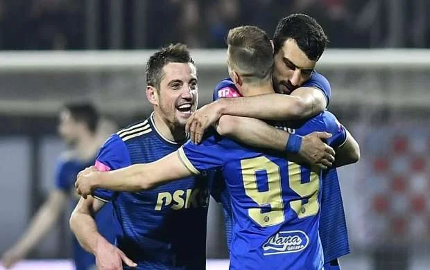 Emreli ehtiyatda qaldı, komandası... 