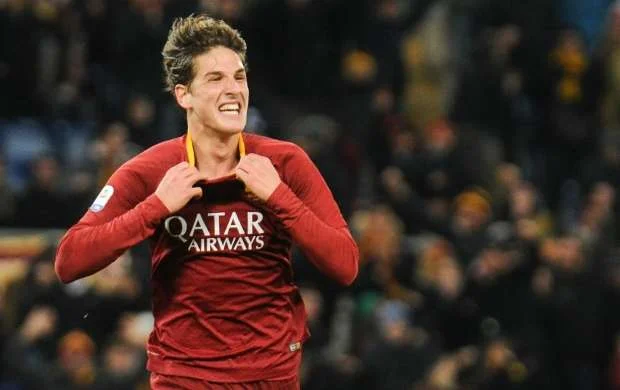 İngiltərə klubu "Roma"nın futbolçusundan əl çəkmir 