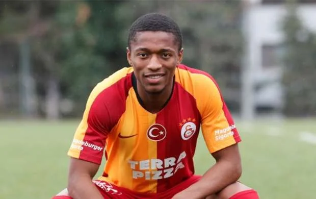 "Qalatasaray" hücumçusu ilə yollarını ayırdı 