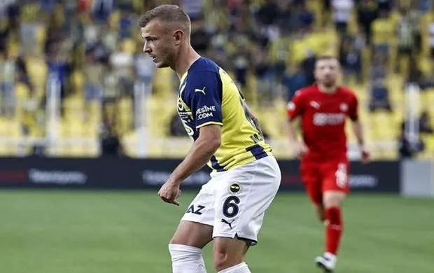 "Fənərbağça" alman futbolçu ilə yollarını ayırdı 