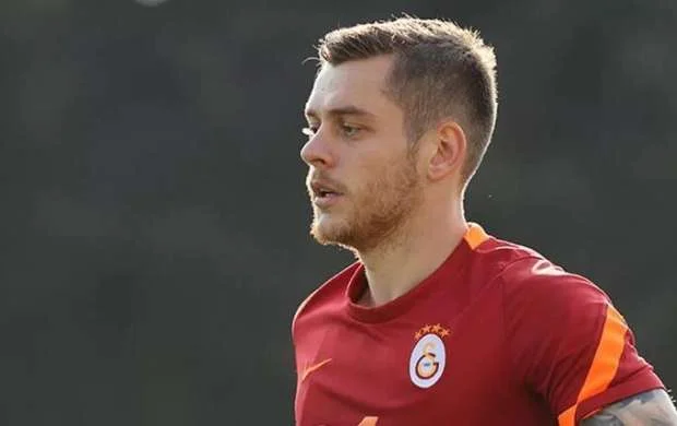 "Qalatasaray" futbolçusunu icarəyə verdi 