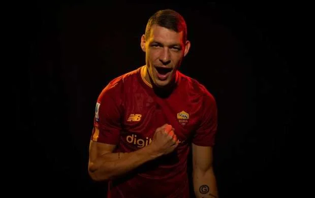 "Roma" millinin forvardını heyətə qatdığını açıqladı 