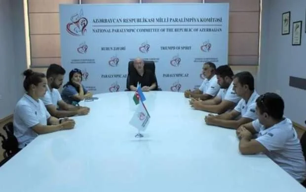 İlqar Rəhimov İslamiadadan qayıdan paralimpiyaçılarla görüşdü 