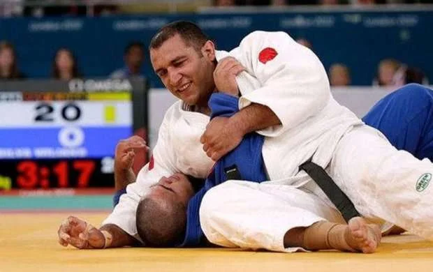 İlham Zəkiyev Avropa çempionatında mübarizəyə başlayır 
