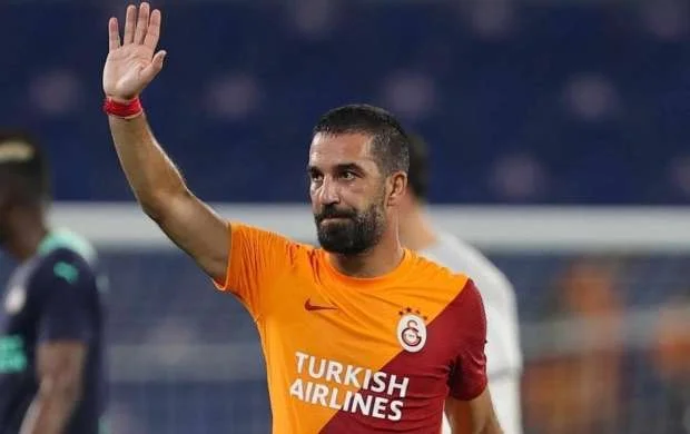 Arda Turan karyerasını başa vurdu 