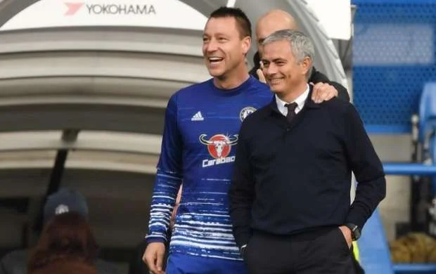 "Çelsi"nin əfsanəsi Mourinyuya qayıtmağı məsləhət gördü 