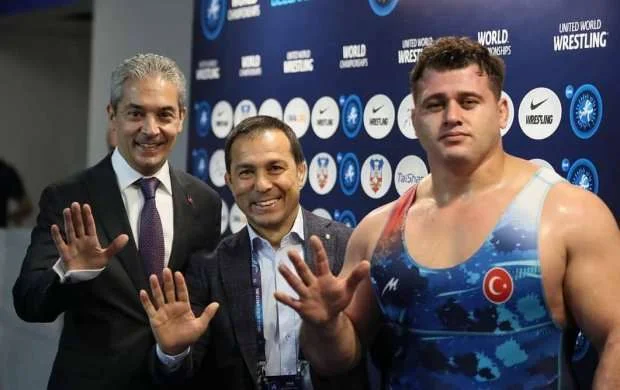 Məşhur Türrkiyə güləşçisi 5-ci dəfə dünya çempionu oldu 