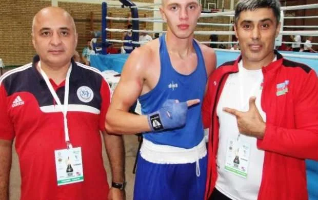 Azərbaycanın daha üç boksçusu Serbiyada medalı təmin etdi 