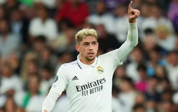 "Real Madrid"in ulduzu ilin idmançısı seçildi 