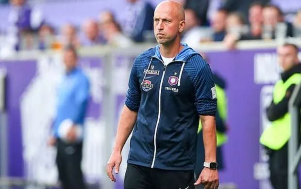 Millimizin futbolçusunun baş məşqçisi qovuldu 