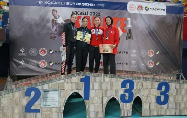 Azərbaycan karateçilərindən Türkiyədə üç medal 