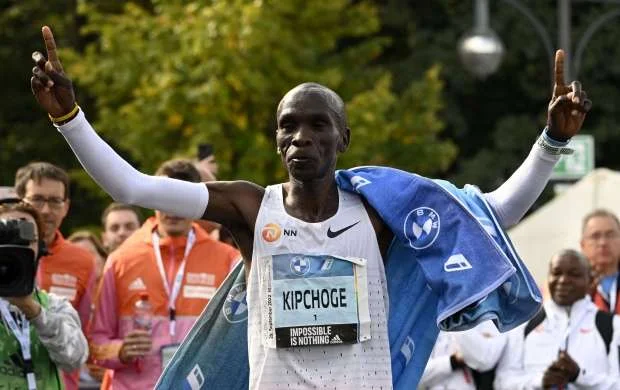 37 yaşlı keniyalıdan marafonda yeni dünya rekordu 