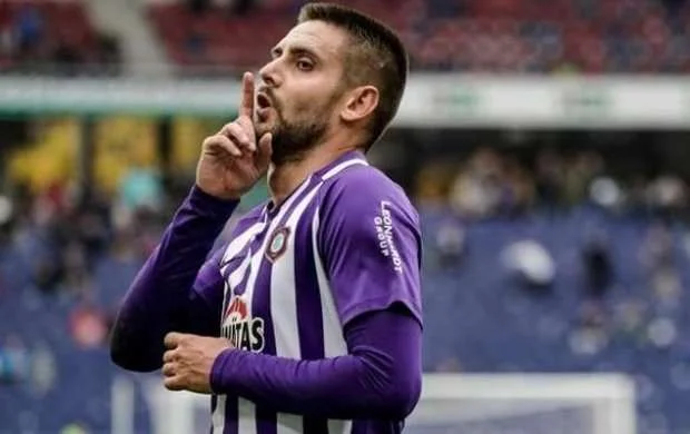 Nazarov qol vurdu, komandası Auedə coşdu 