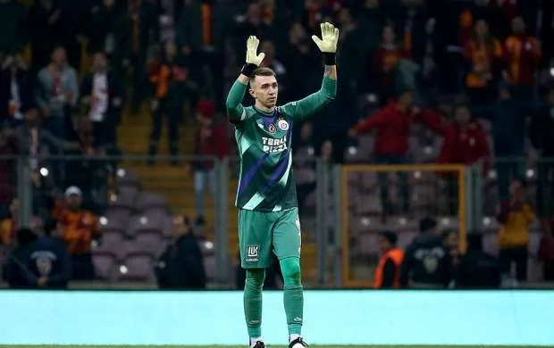 Muslera "Qalatasaray"dan ayrılır - İDDİA 