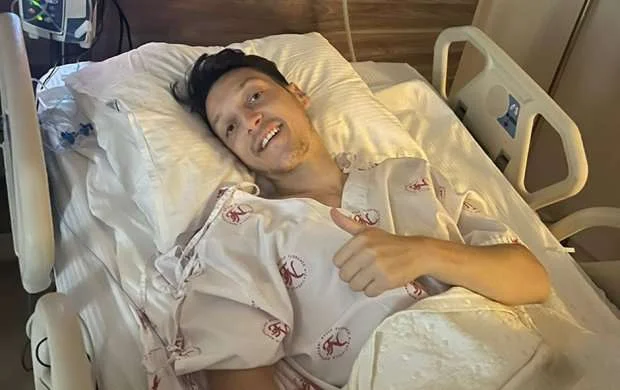 Özil əməliyyat olundu - Bu il oynaya bilməyəcək 