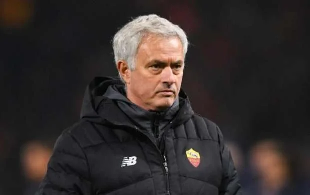 "Paltardəyişmə otağından qulaqları qızarmış halda çıxdılar" - Mourinyu 
