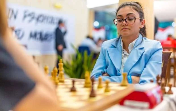 DÇ: Beydullayeva zirvədə qaldı, Hacıyeva "10-luq"da 