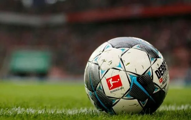 Bundesliqa: Lider uduzsa da, zirvədə qaldı 