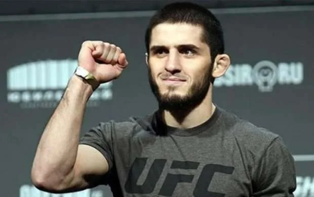 Ислам Махачев стал чемпионом UFC в легком весе 