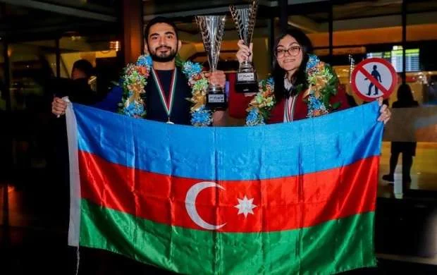 Dünya çempionları Vətənə döndü 