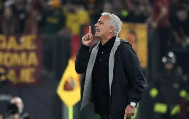 "Qələbəyə layiq olmayan "Napoli"ni təbrik edirəm" - Mourinyu 
