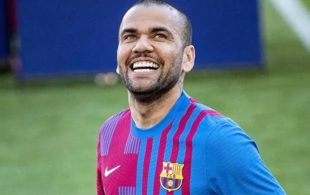 Dani Alves yenidən "Barselona"da 