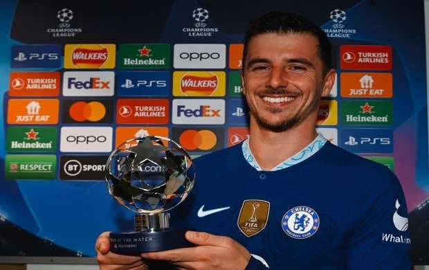 "Çelsi"nin futbolçusu özünü aldığı mükafata layiq bilmədi 