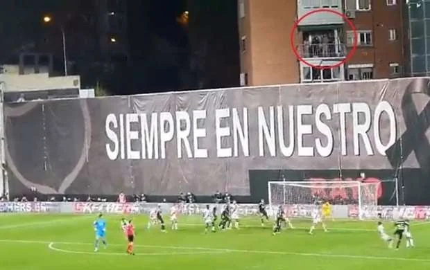 "Real Madrid"in futbolçusu bina sakinlərini belə hədəf aldı - VİDEO 