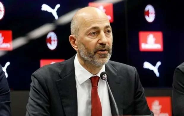 "Milan"ın direktoru istefa verdi 