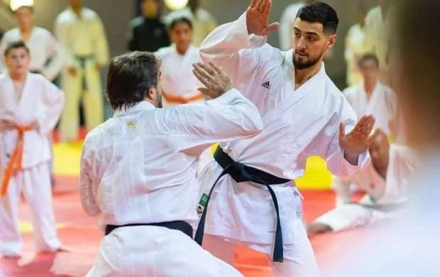 Rafael Ağayev fransızları başına topladı - FOTOLAR 