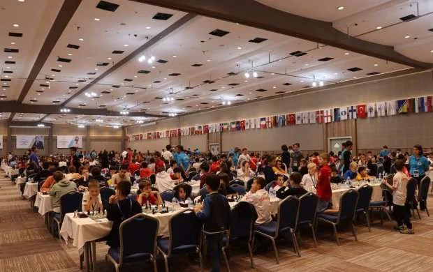 Üç şahmatçımız Avropa çempionatında liderlər qrupunda 