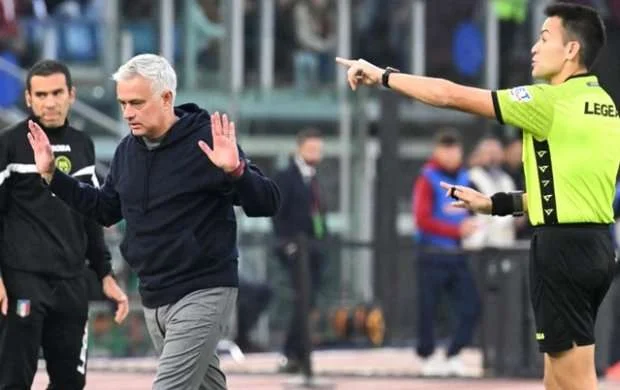 "Hakimə dediyim sözlər qırmızı vərəqəyə layiq idi" - Mourinyu 