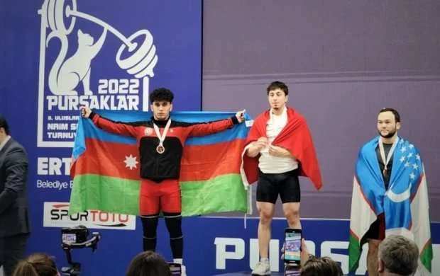 Ömər Cavadovdan Ankarada gümüş medal 