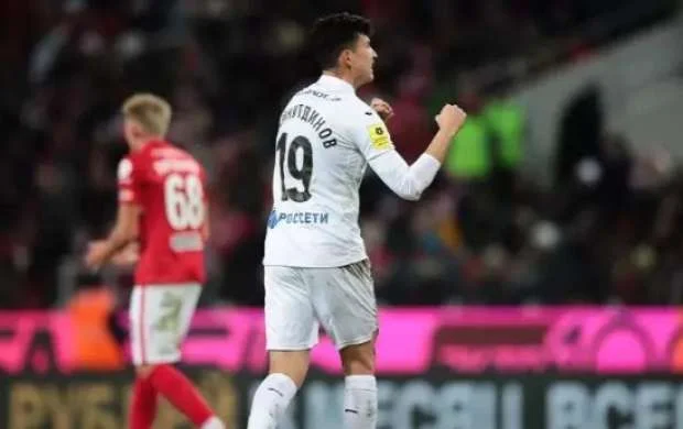Qazaxıstanlı futbolçu İtaliya klubuna keçir 