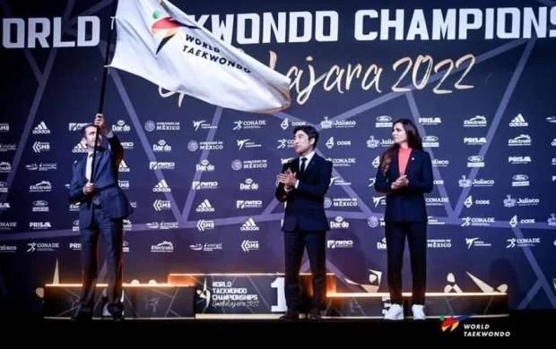Dünya çempionatının estafeti Bakıya ötürüldü 