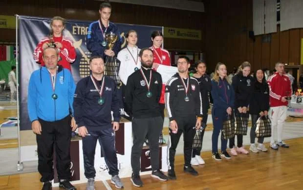 Hüseynova Sofiyadan qızıl medalla qayıdır 