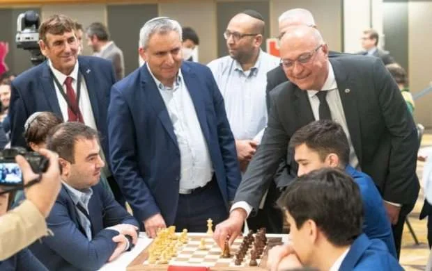 DÇ: Millimiz Hindistana uduzub Polşa ilə "sülh bağladı" 