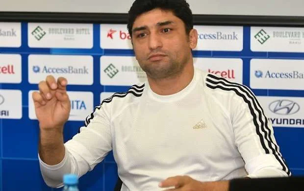 "De Byazi Musanı əsas heyətdə oynatmalıdır" - Aslan Kərimov 