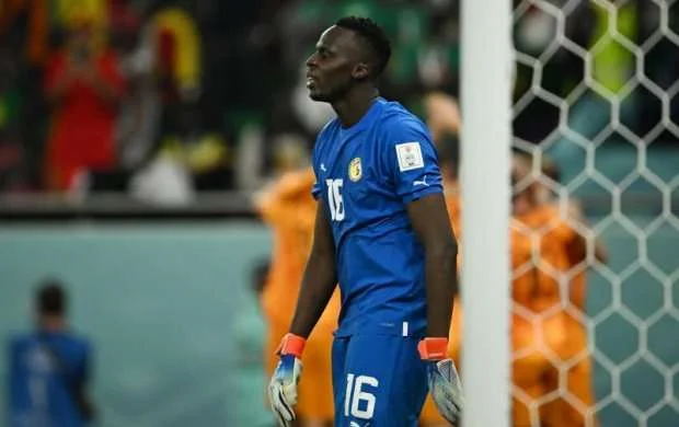 Londonlular qapıçısını rəqibinə təklif etdi 