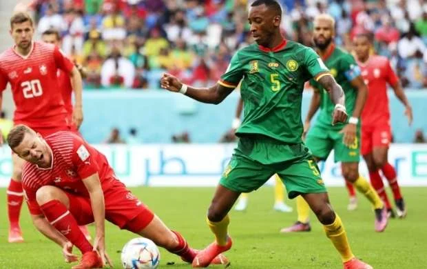 Kamerunun futbolçusu DÇ-də Rusiya bayrağı ilə oynadı - FOTO 