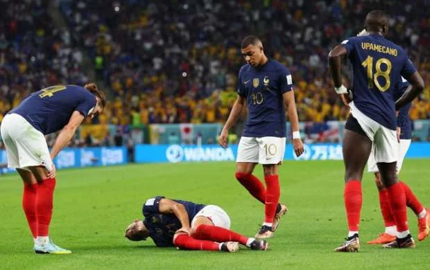 "Bayern Münhen" DÇ-də diz bağları qopan futbolçusuyla bağlı qərar verdi 