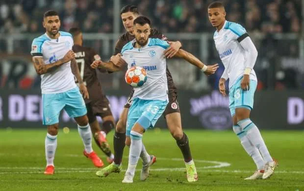 Dadaşov hesabı açdı, “Şalke” 5 qola... 
