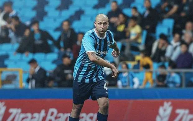 Ukraynalı futbolçu Türkiyə klubundan ayrıldı 