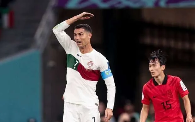 "Ronaldunun yanında kim öskürürsə, penalti verirlər" 