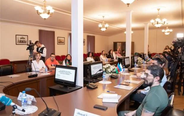 Jurnalistlər üçün “Azərbaycanın xarici siyasət gündəmi” mövzusunda təlim keçirildi - FOTOLAR 