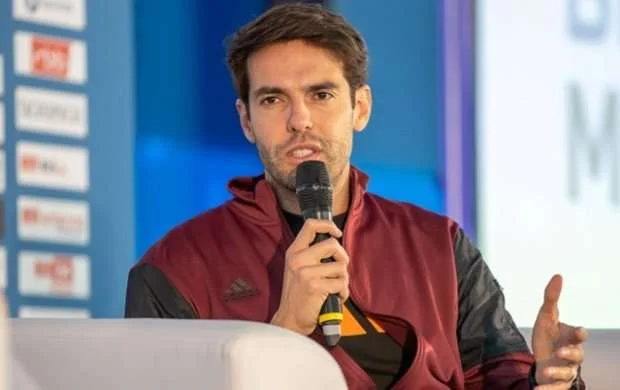 Kaka Ronaldo haqda: "Küçədə gəzən kök adam" 